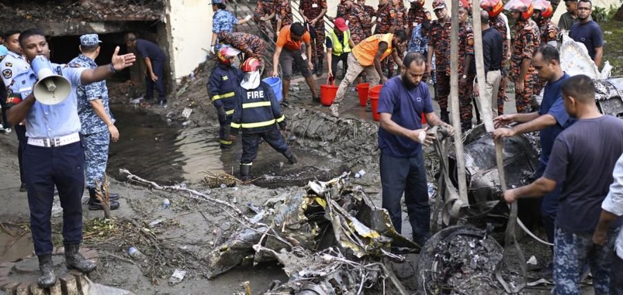 You are currently viewing Bangladesh Air Force F‑7 BGI Trainer Crashes into Dhaka School